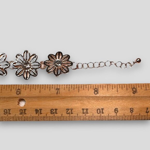 Charming Charlie Flowers & Crystals Bracelet Golden Pink Tone Mint NWOT - Picture 5 of 12